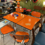 Formica oranje klap tafel