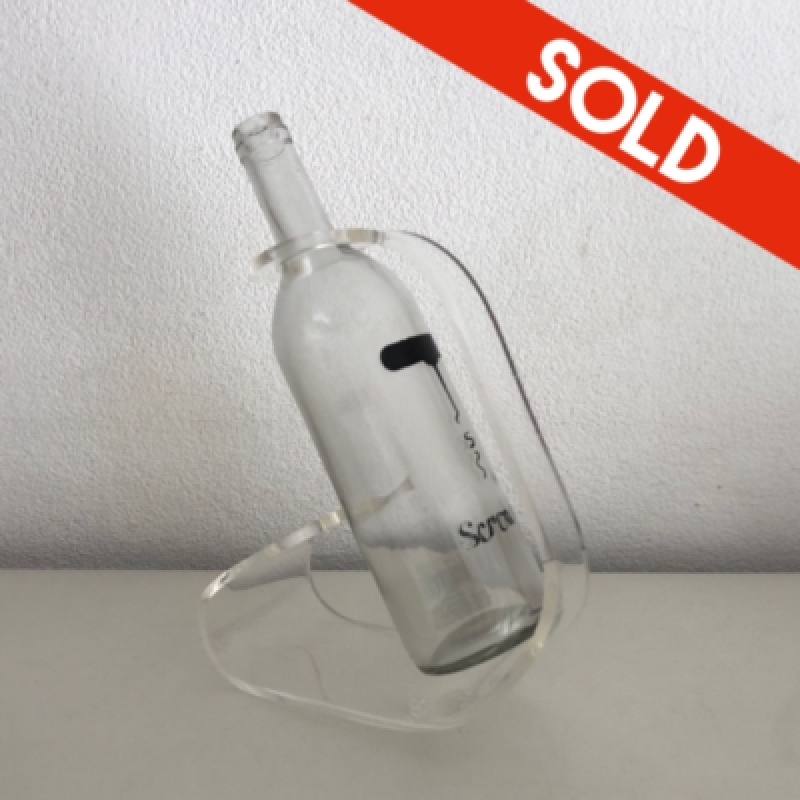 Plexiglas wijnfles standaard