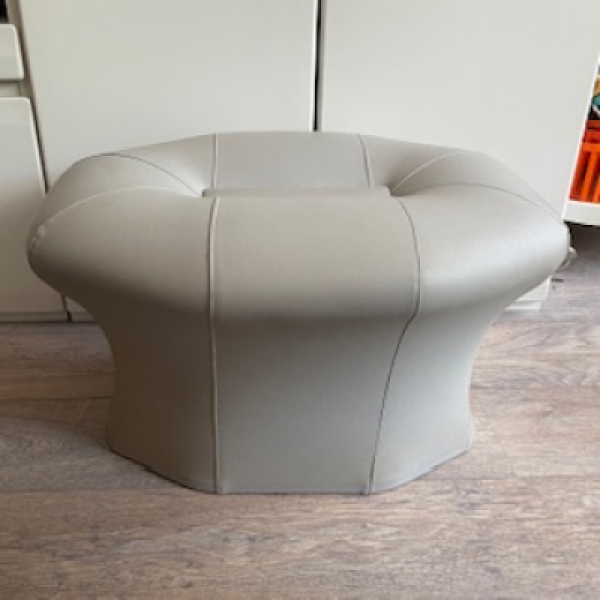 Grey mushroom hocker