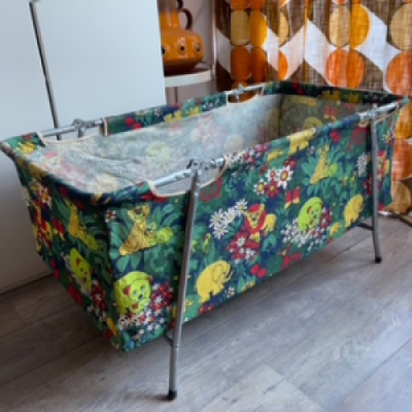 Camping logeer ledikant