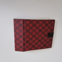 Yellow black single folder