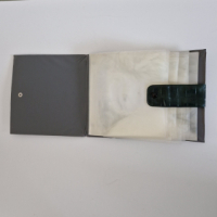 Dark green single folder