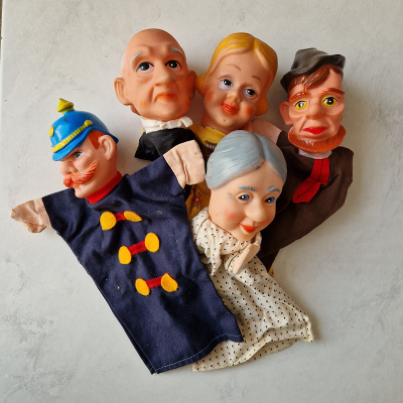 5 Handpoppen nr.18
