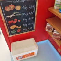 Poppenhuis / winkeltje - houten meubel