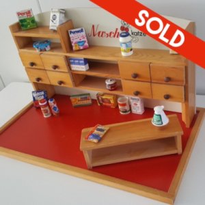 Poppenhuis / winkeltje - houten meubel