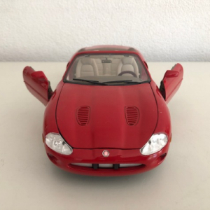 Jaguar XK model car 1:18